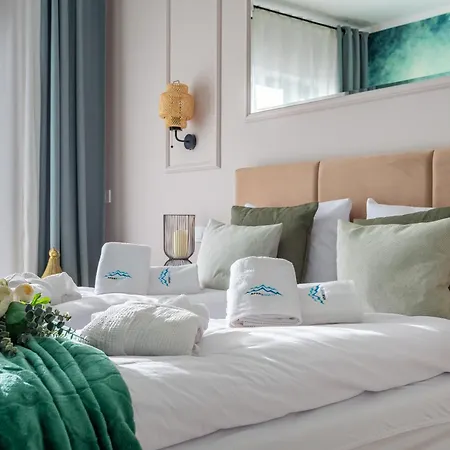 Apart Invest Apartament 8 Obroncow Pokoju 公寓
