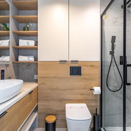 Apart Invest Apartament 8 Obroncow Pokoju *